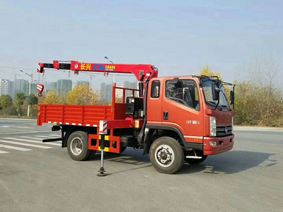 四驅(qū)越野凱馬隨車(chē)吊 配置解析與市場(chǎng)報(bào)價(jià)參考